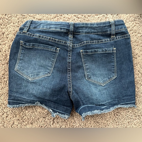 Denim shorts. - Picture 3 of 3